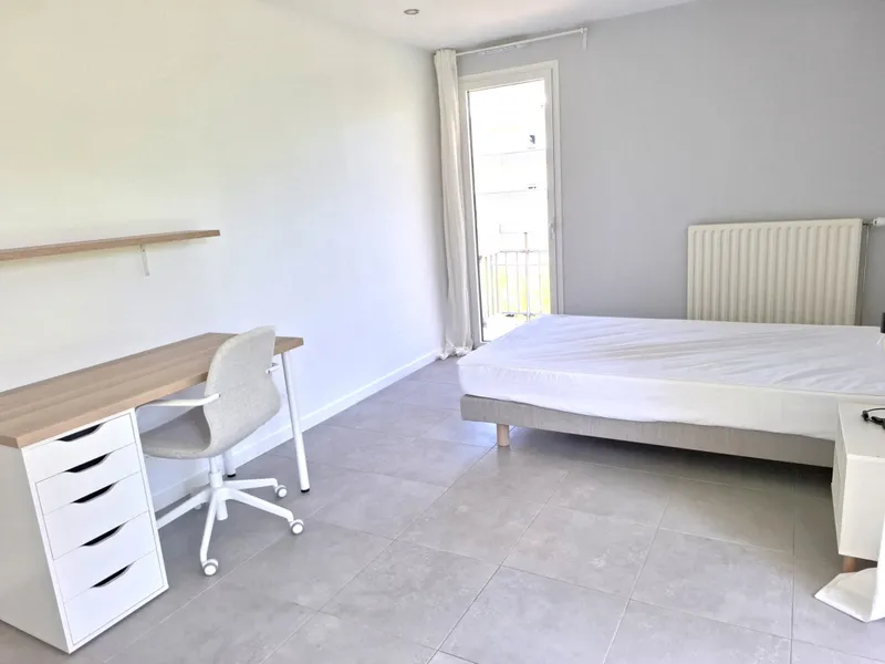 Chambre rénovée en colocation - fille