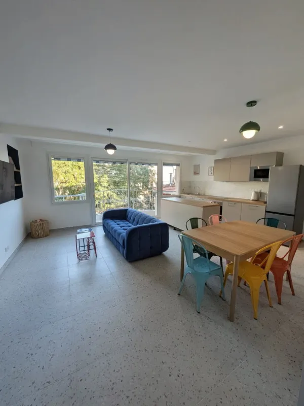 Chambre en colocation étudiante – Grasse Campus – Appartement neuf – Tout compris