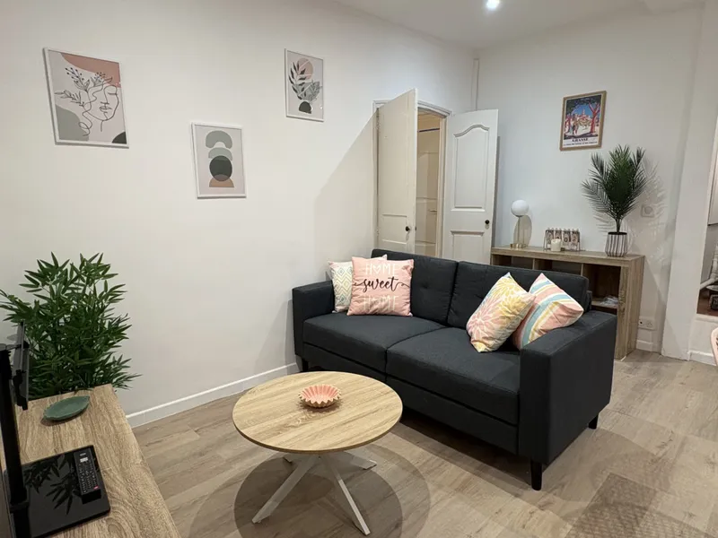 🎓 Colocation étudiante – Beau 3 pièces rénové de 53 m2– 2 chambres – Centre historique de Grasse