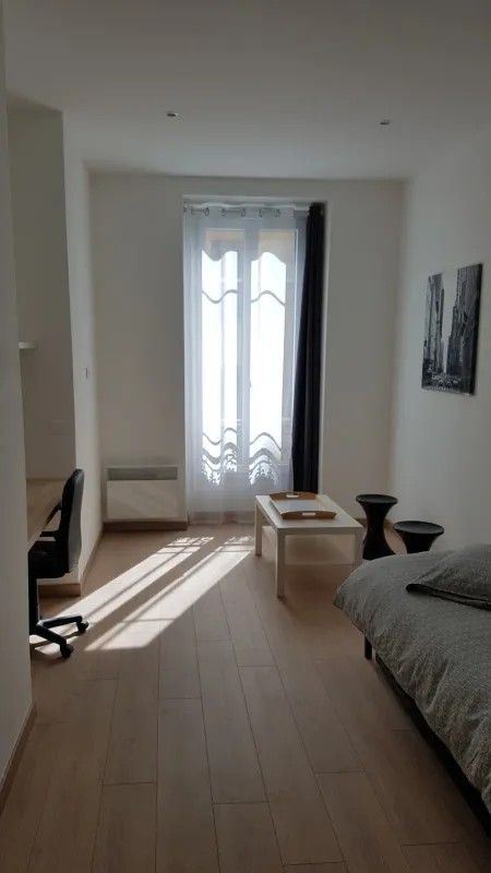 Chambre meublee neuve centre proche j.medecin gare thiers