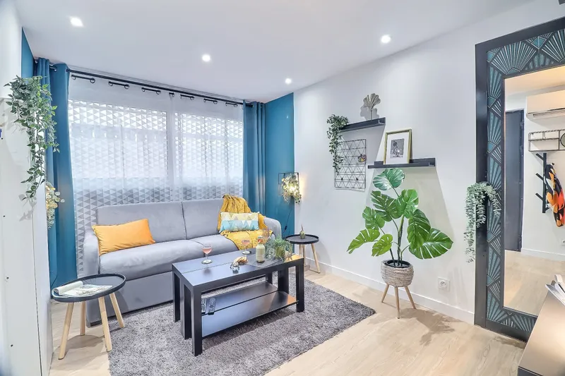 🌟 Superbe STUDIO NEUF 🌈 En plein cœur de Nîmes 🏡