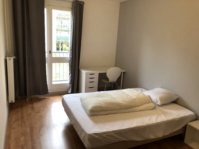 Chambres de 13 et 14 M², meublées, appartement de 95 M²