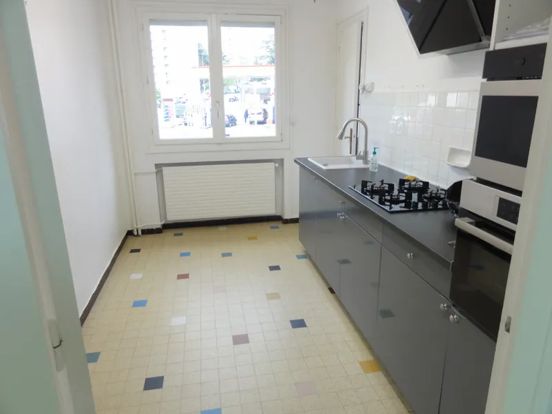 F3 65 m2 Saint-Etienne Fauriel prox. Ecole des Mines - IRUP