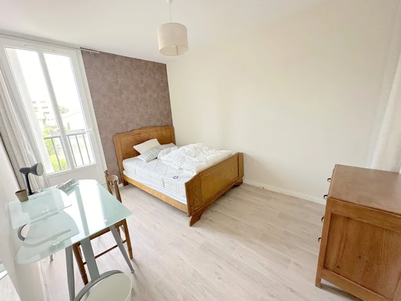 3 chambres dans appartement meublé et calme près facs et école